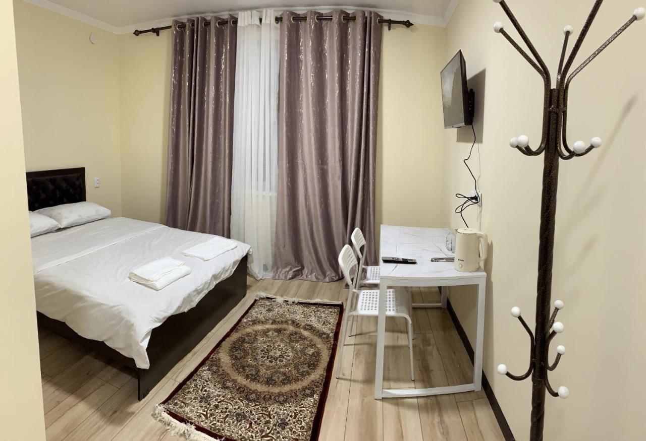 Adi Hotel บิชเคก ภายนอก รูปภาพ